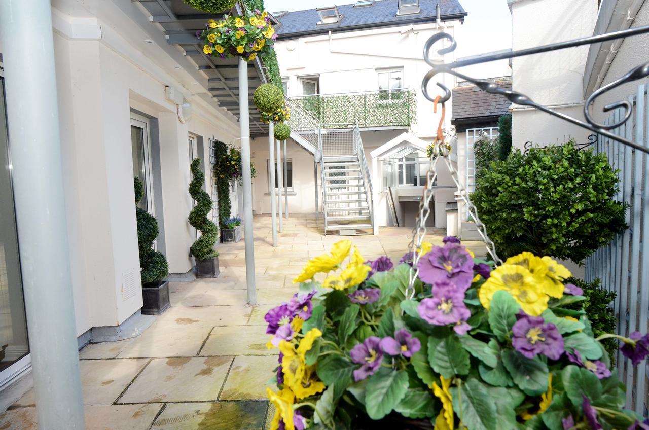 The Helm Apartments B&B Westport Esterno foto